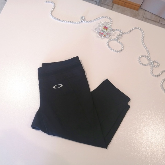 OAKLEY Training Cropped Leggings  NWOT - Picture 1 of 5